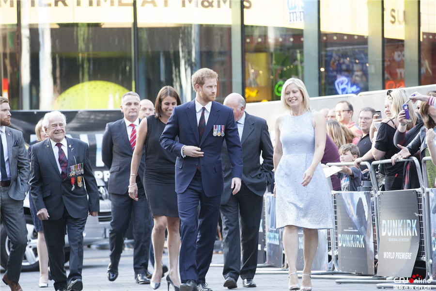 《敦刻尔克》全球首映伦敦开启 哈里王子现身支持