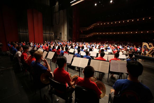 中华青少年交响乐团与美国国家青少年交响乐团首次开展文化交流 并肩演奏《我和你》