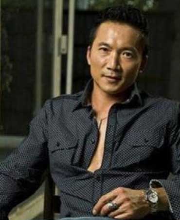 他是洪金宝唯一的徒弟，暴打李连杰甄子丹，武功很高却只演坏人