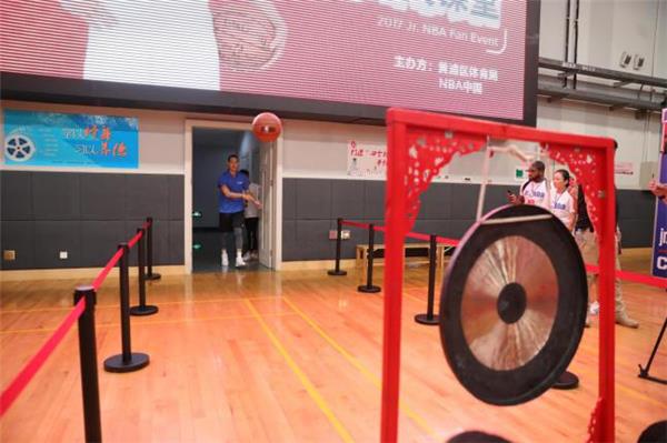 7 Jr. NBA 导师大课堂上海站,教小学员基本功畅