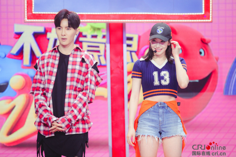 《快本》唐禹哲再现篮球火 宋茜高台性感热舞