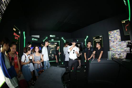 汪峰打造国内首个巨型VR-KTV提前为演唱会“VR技术”试水