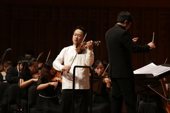 杨晓宇闪耀诗歌交响音乐会 全新演绎经典《梁祝》
