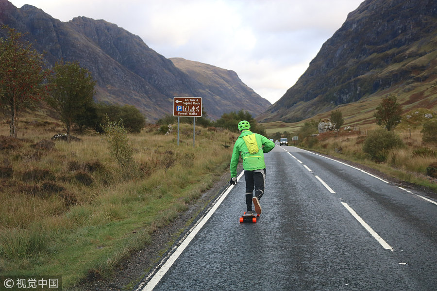 英国小伙用滑板丈量全英长度 16天穿越1600公里创世界纪录