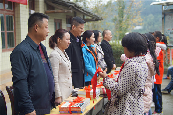 “中国航天启明图书室”落户湖南洪江