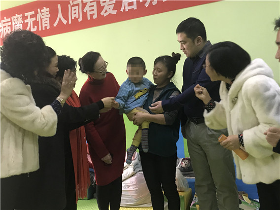 启明公益基金会为脑瘫儿童胡浩翔捐赠3万元现金