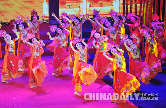 让传统文化走向世界 “中华文化万里行”2018 首届全球传统文化春晚完成录制