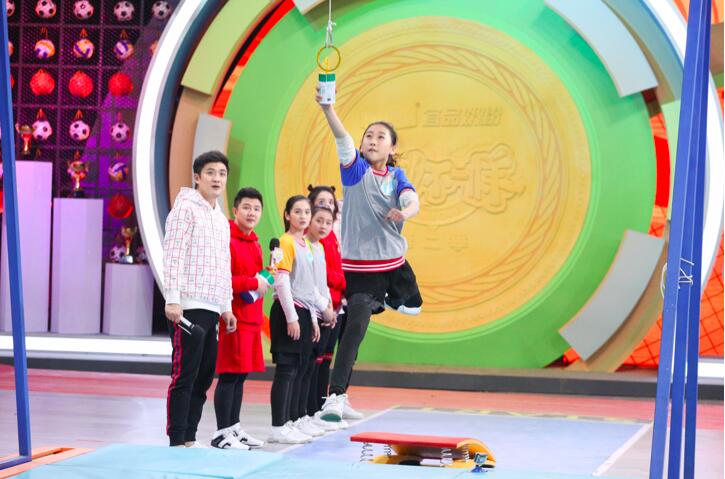 冬奥会中国终夺首金！而这群小学生却要挑战奥运冠军