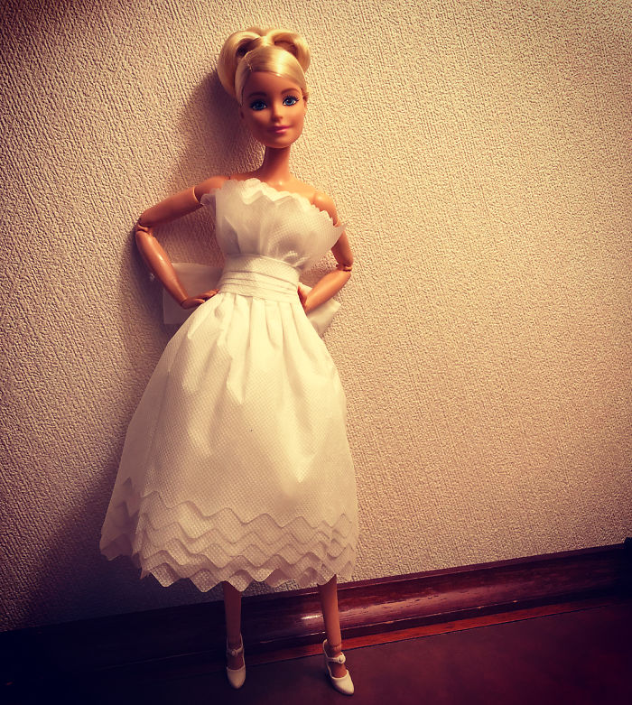用卫生纸给芭比做婚纱_用纸给芭比娃娃做衣服(2)