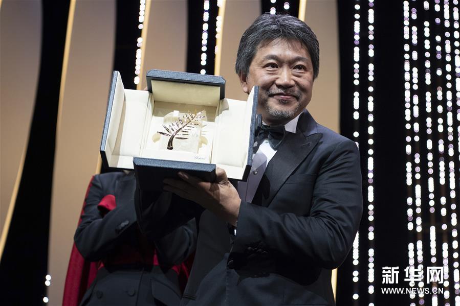 戛纳电影节闭幕 日本影片《小偷家族》获最高奖