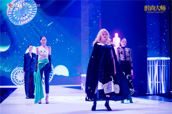 《时尚大师》半决赛周六晚来袭 八强设计师挑战“高难度”任务