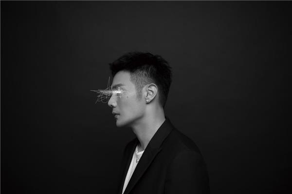 十首全新创作单曲强势来袭 唱作大神李荣浩新专辑《耳朵》上线