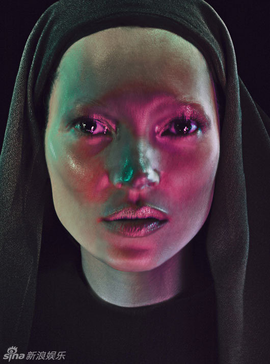 凯特莫斯《W》封面颠覆修女装：我不是天使