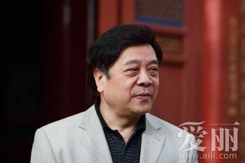 盘点卷入偷情丑闻的明星 成龙赵忠祥全入选