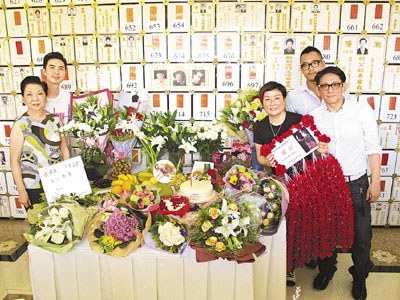 张国荣56岁冥寿 钟楚红晒合影