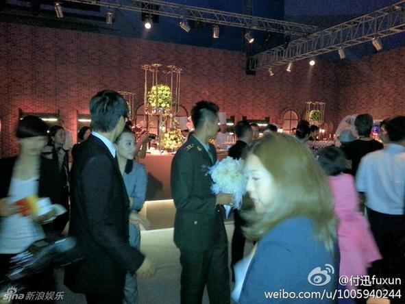 林丹谢杏芳婚礼现场拥吻 郎才女貌羡煞旁人