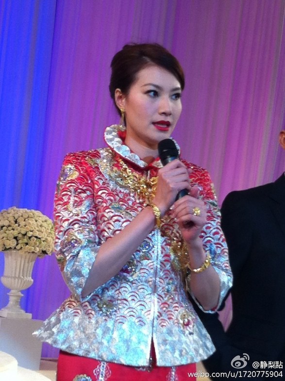 林丹谢杏芳婚礼现场拥吻 郎才女貌羡煞旁人