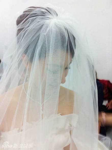 林丹谢杏芳婚礼现场拥吻 郎才女貌羡煞旁人