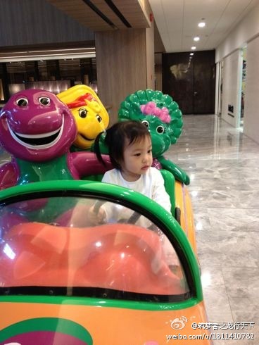 赵薇女儿新发型 海量萌照曝光萌翻网友[图]
