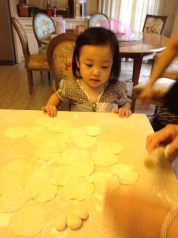 赵薇女儿新发型 海量萌照曝光萌翻网友[图]