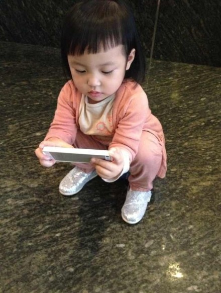 赵薇女儿新发型 海量萌照曝光萌翻网友[图]
