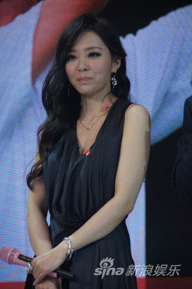 濮存昕慈善晚宴为女儿15万拍下孙杨游泳课