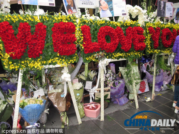 粉丝纪念张国荣逝世10周年 文华酒店变花海