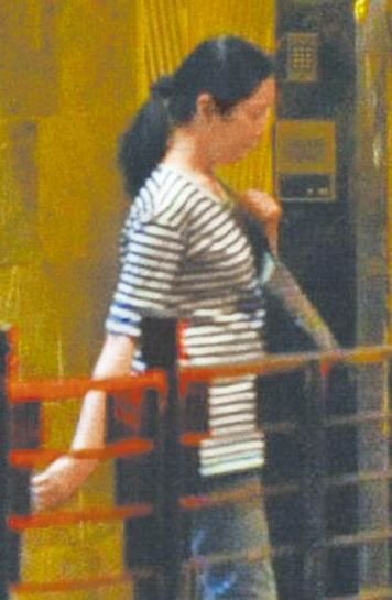 港媒曝朱丽倩大肚照 刘德华经纪人不回应