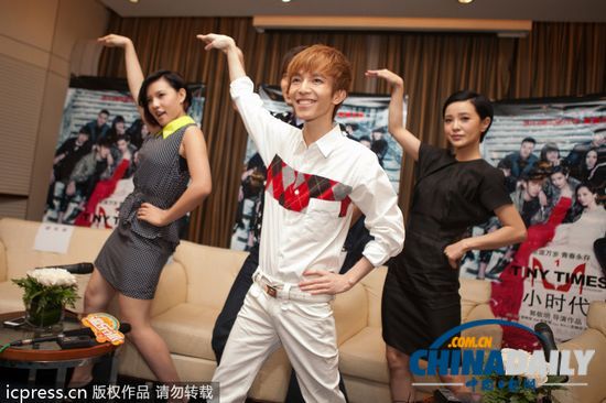 郭敬明宣传《小时代》 携手<em>hold住姐</em>热舞卖萌