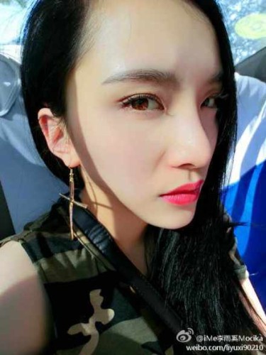 前快女整容成畸形锥子脸 网友惊呆(图)