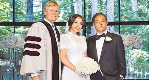 刘晓庆婚戒要价数百万 婚宴席开8桌