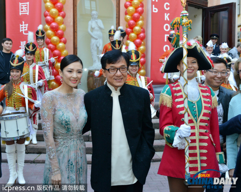 章子怡代言中国电影 携手成龙闪亮圣彼得堡