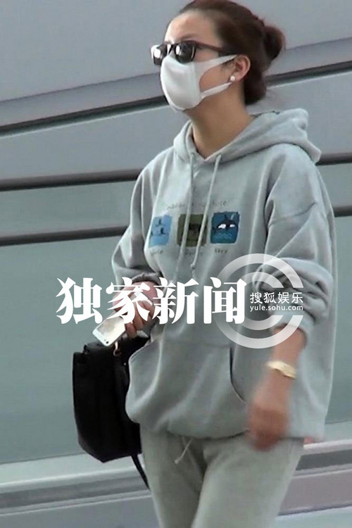 赵薇宽松穿衣疑怀孕 刘烨调侃爱吃酸间接证实