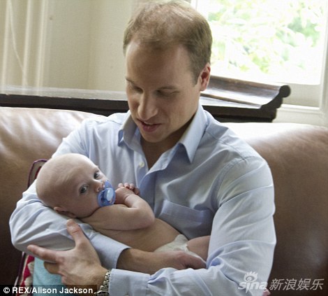 威廉遭恶搞喂奶换尿布变皇家版《爸爸去哪儿》