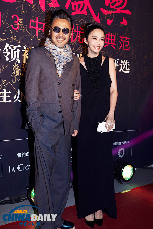 姚晨露背长裙性感亮相 新剧搭档吴秀波演律师