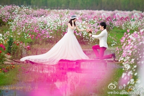 白冰曝婚纱照宣布结婚 老公为新晋男模