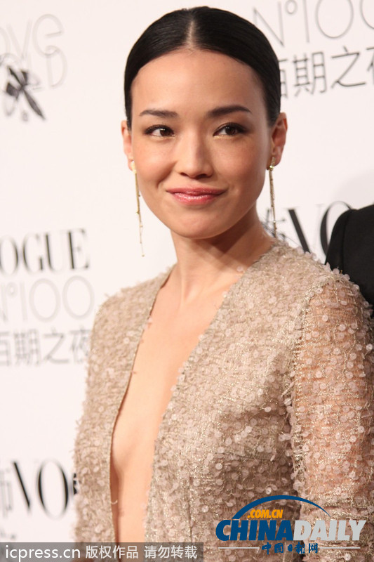 Vogue百期之夜 舒淇中门大开艳压群芳