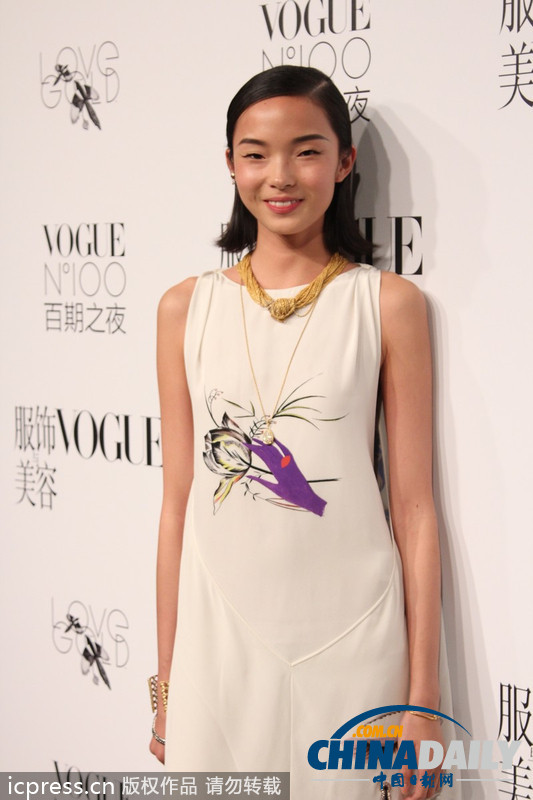Vogue百期之夜 舒淇中门大开艳压群芳