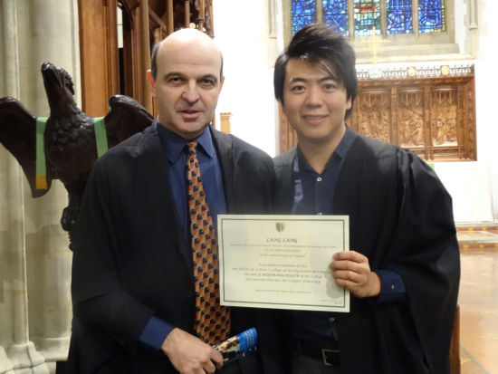 郎朗被授予牛津大学荣誉院士称号