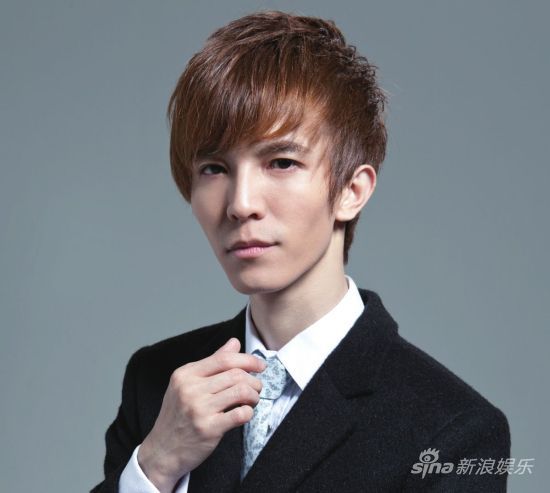 郭敬明身高被嘲笑仅高过车门 大方回应