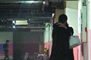 李亚鹏激吻新欢身份曝光 长相神似黄圣依张柏芝