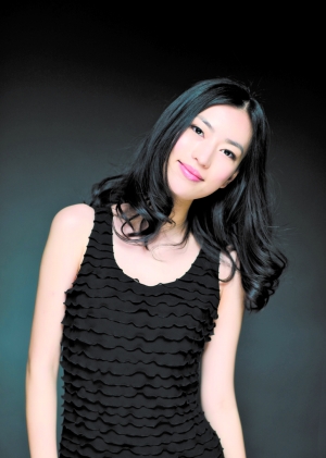李亚鹏激吻新欢身份曝光 长相神似黄圣依张柏芝