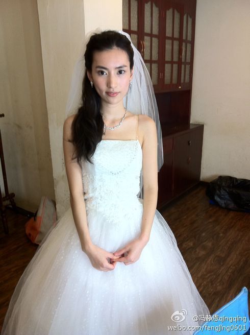 揭李亚鹏新欢身份 冯静恩私照曝光:容貌清纯可人(图)