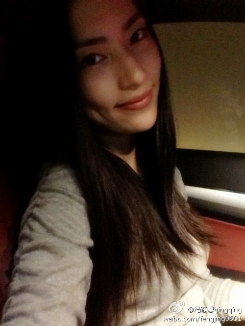 揭李亚鹏新欢身份 冯静恩私照曝光:容貌清纯可人(图)