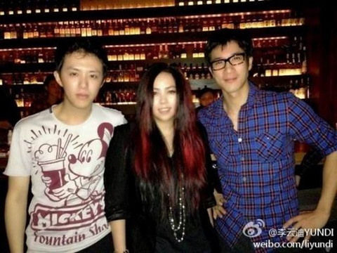 王力宏频传同性情:遭成龙强吻与云迪暧昧