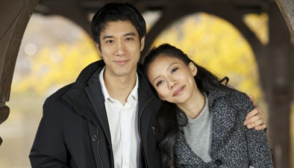 王力宏女友生活照曝光 长发披肩被赞有知性美