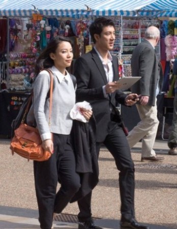 王力宏女友生活照曝光 长发披肩被赞有知性美