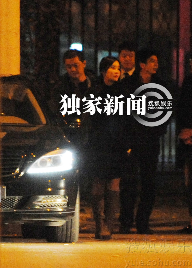 李亚鹏携女友人泡吧同返别墅 疑正牌“新欢”曝光