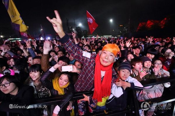 2014深圳迷笛音乐节开幕 万人倒数“摇滚跨年”