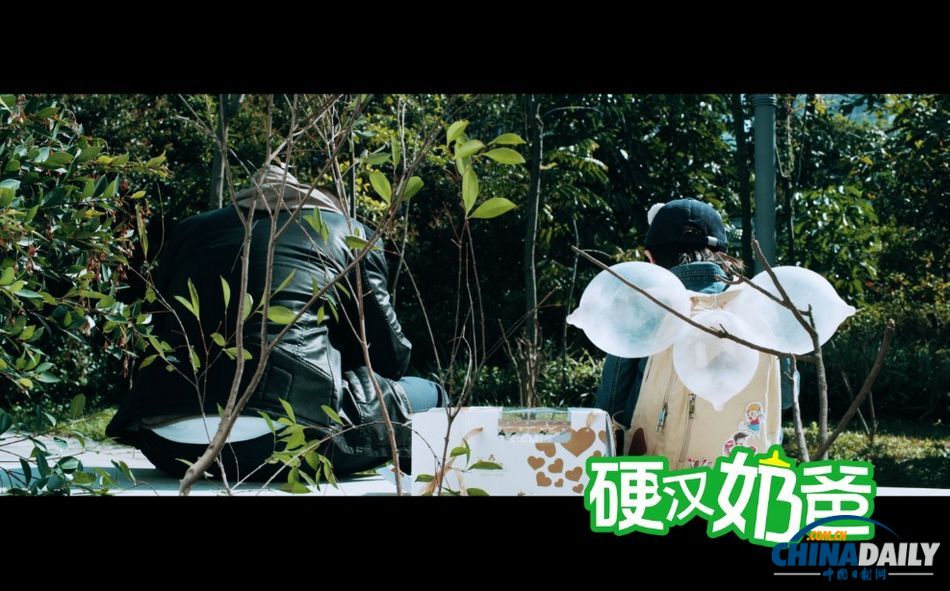 《硬汉奶爸》首款海报曝光 萌娃来袭4.11上映